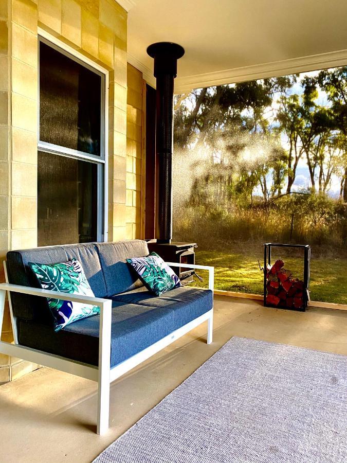 Accommodation Creek Cottages & Sundown View Suites Ballandean Екстер'єр фото