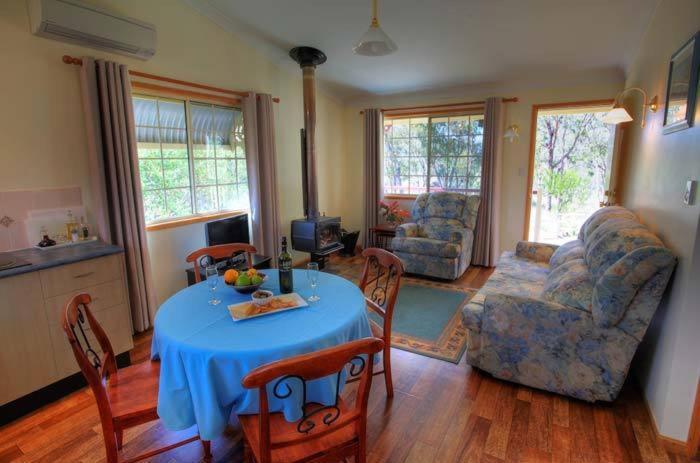 Accommodation Creek Cottages & Sundown View Suites Ballandean Екстер'єр фото